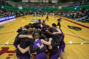Cornell men's basketball huddles prior to their 2022 NCAA Tournament game against Wash U.